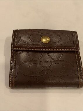 Vintage coat, dark brown leather Signature C wallet